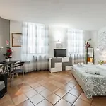 Apartmán Riverwalk Al Castello Up To 3 People