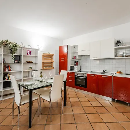 Riverwalk Al Castello Up To 3 People ヴェローナ