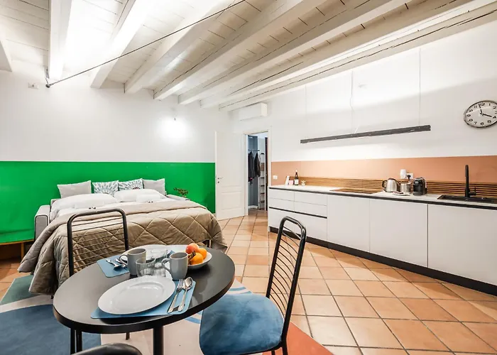 Riverwalk Al Castello Up To 3 People アパート ヴェローナ