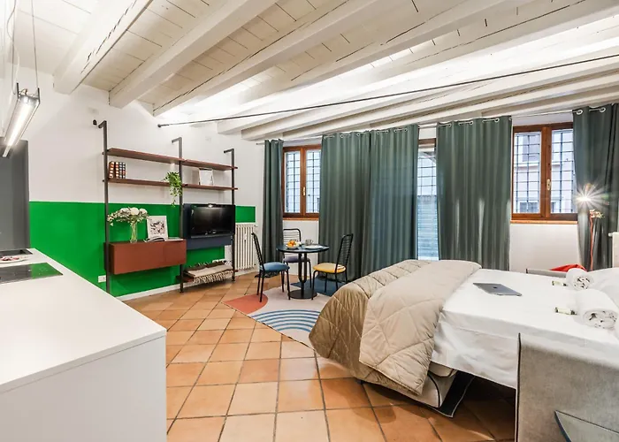 Riverwalk Al Castello Up To 3 People アパート ヴェローナ