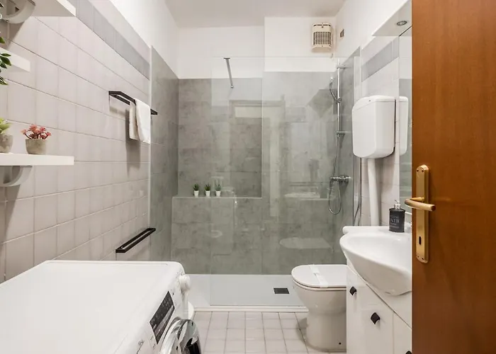 Riverwalk Al Castello Up To 3 People アパート ヴェローナ